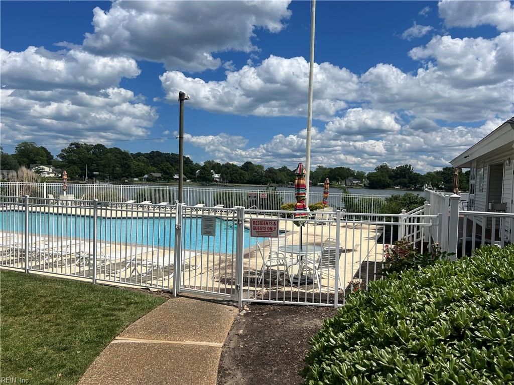 240 Dockside Dr Apt C, Hampton, VA 23669
