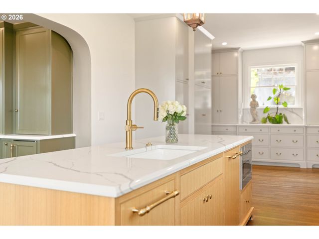 1442 Sw VISTA Ave, Portland, OR 97201