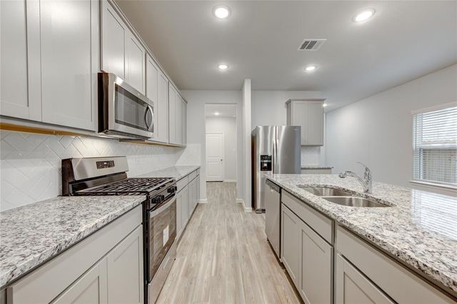 94 Valiant Ridge Trail, Magnolia, TX 77354