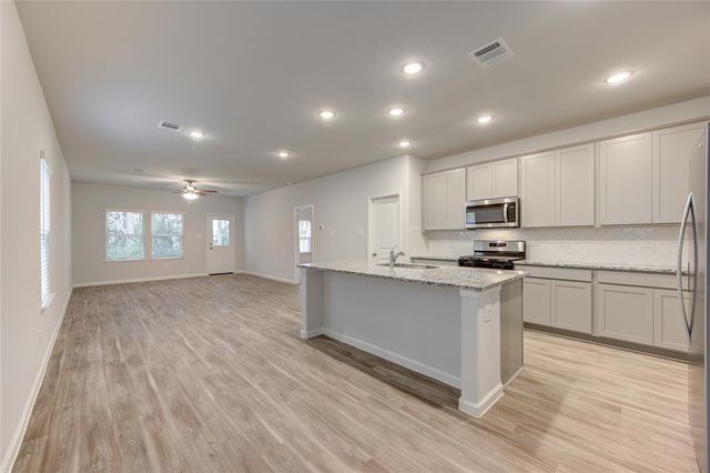94 Valiant Ridge Trail, Magnolia, TX 77354