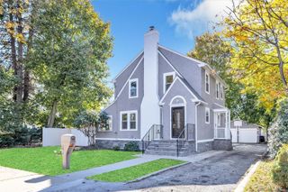 374 Mapledale Place, Bridgeport, CT 06610