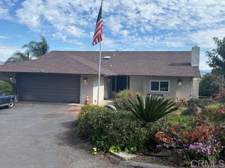 1329 Park Hill Lane, Escondido, CA 92025