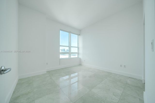 950 Brickell Bay Dr 4805, Miami, FL 33131