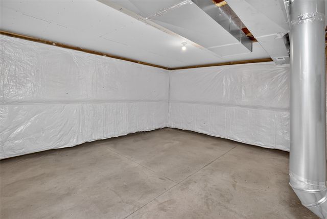 1204 Featherstone Avenue NE, Bondurant, IA 50035