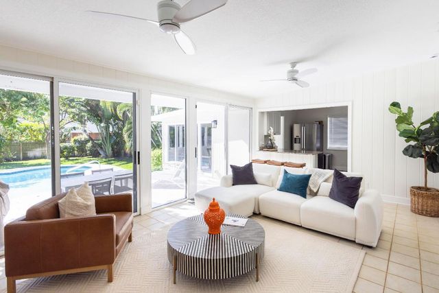 210 Miramar Way, West Palm Beach, FL 33405