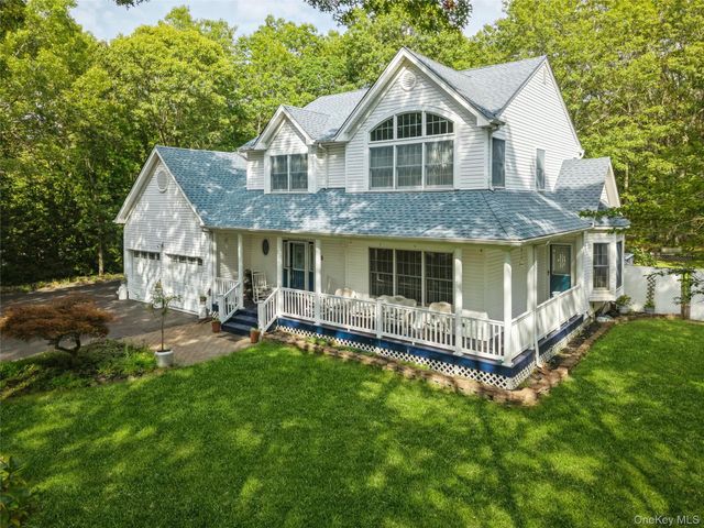 22 Jerusalem Hollow Road, Manorville, NY 11949