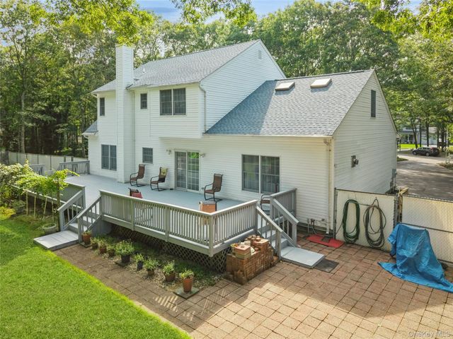 22 Jerusalem Hollow Road, Manorville, NY 11949