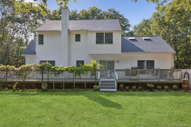 22 Jerusalem Hollow Road, Manorville, NY 11949