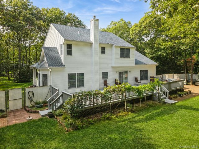 22 Jerusalem Hollow Road, Manorville, NY 11949