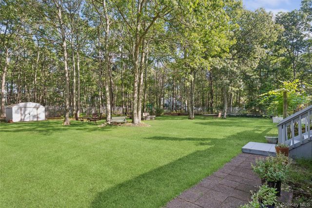 22 Jerusalem Hollow Road, Manorville, NY 11949