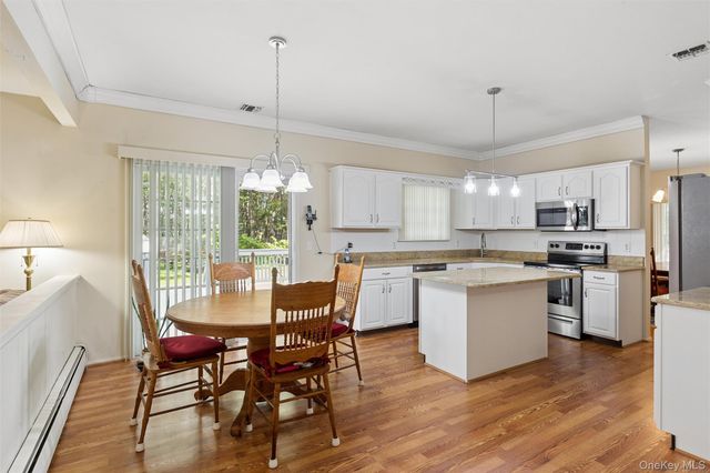 22 Jerusalem Hollow Road, Manorville, NY 11949