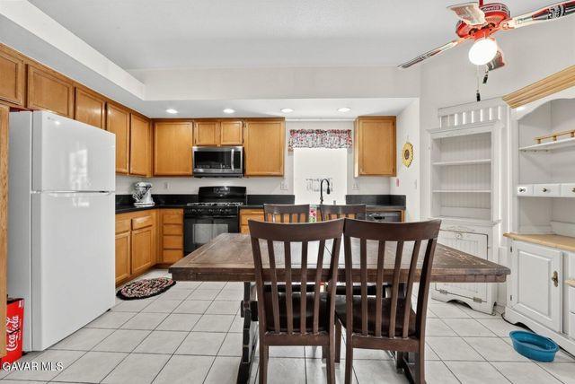 1048 Holloway Avenue, Rosamond, CA 93560