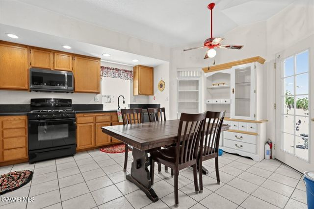 1048 Holloway Avenue, Rosamond, CA 93560