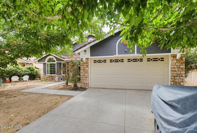 1048 Holloway Avenue, Rosamond, CA 93560