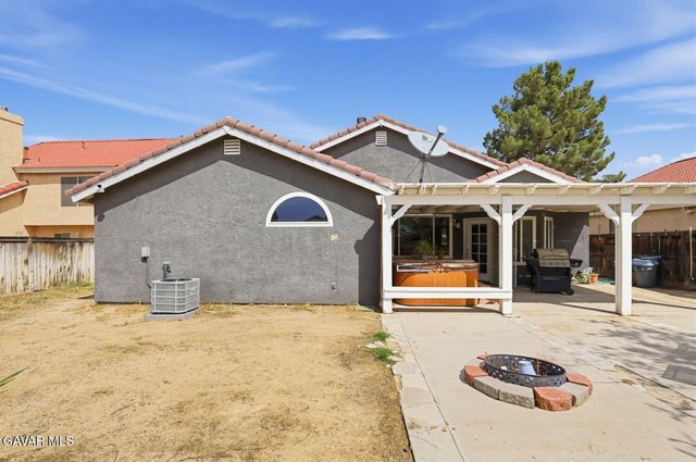 1048 Holloway Avenue, Rosamond, CA 93560