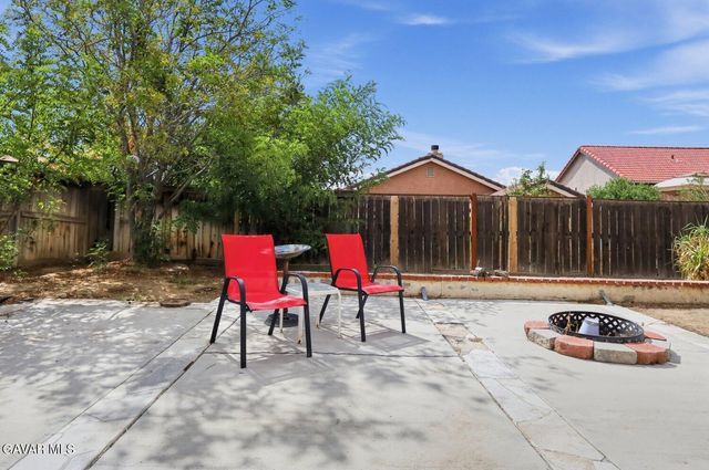 1048 Holloway Avenue, Rosamond, CA 93560