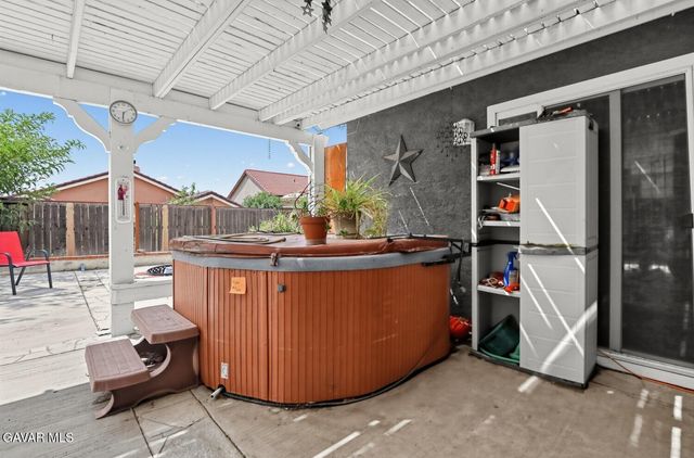 1048 Holloway Avenue, Rosamond, CA 93560