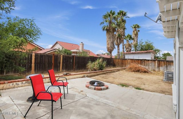 1048 Holloway Avenue, Rosamond, CA 93560
