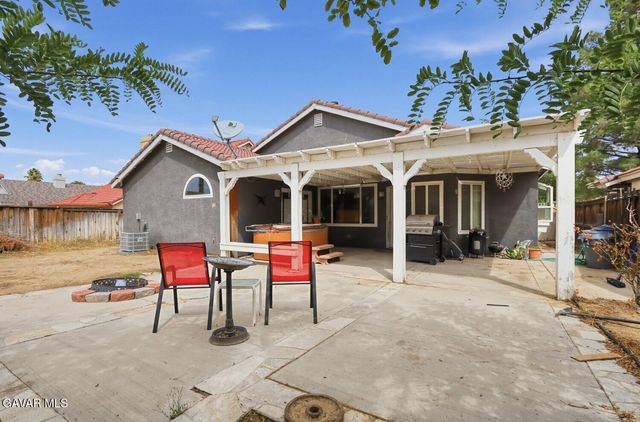 1048 Holloway Avenue, Rosamond, CA 93560