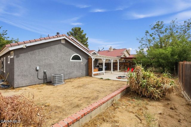 1048 Holloway Avenue, Rosamond, CA 93560