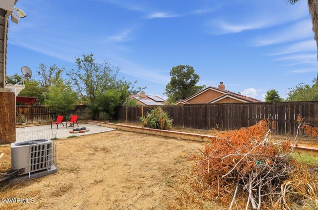 1048 Holloway Avenue, Rosamond, CA 93560