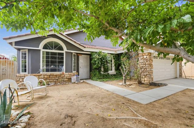 1048 Holloway Avenue, Rosamond, CA 93560
