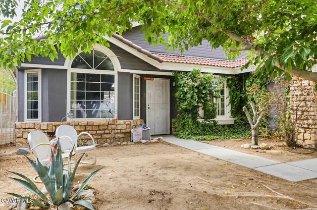 1048 Holloway Avenue, Rosamond, CA 93560