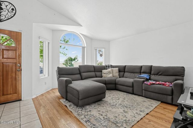 1048 Holloway Avenue, Rosamond, CA 93560
