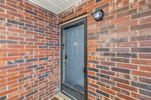 2339 Kratky Road A, St Louis, MO 63114