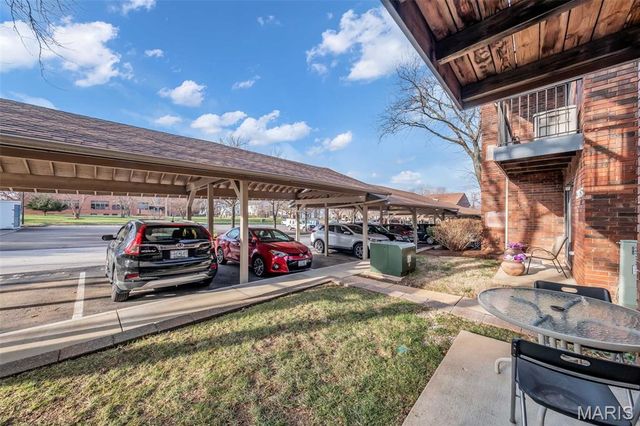 2339 Kratky Road A, St Louis, MO 63114