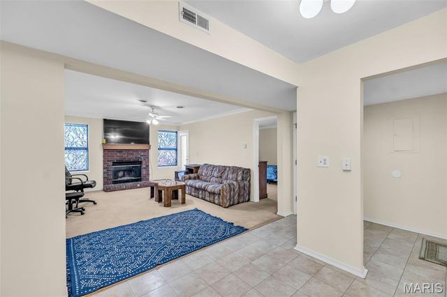 2339 Kratky Road A, St Louis, MO 63114