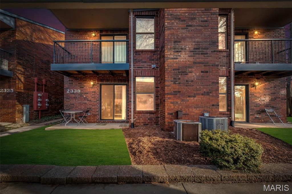 2339 Kratky Road A, St Louis, MO 63114