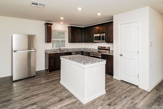 728 Newton, Seguin, TX 78155