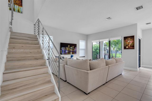 3332 W 95th Ter, Hialeah, FL 33018