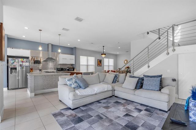 3332 W 95th Ter, Hialeah, FL 33018