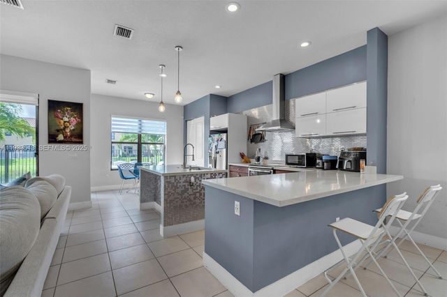 3332 W 95th Ter, Hialeah, FL 33018