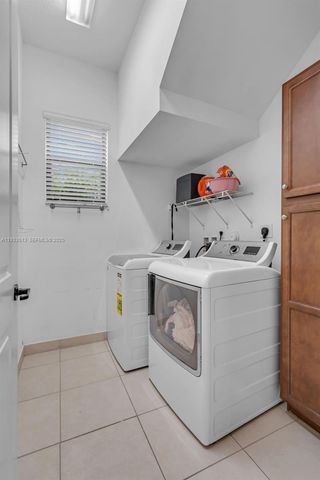 3332 W 95th Ter, Hialeah, FL 33018
