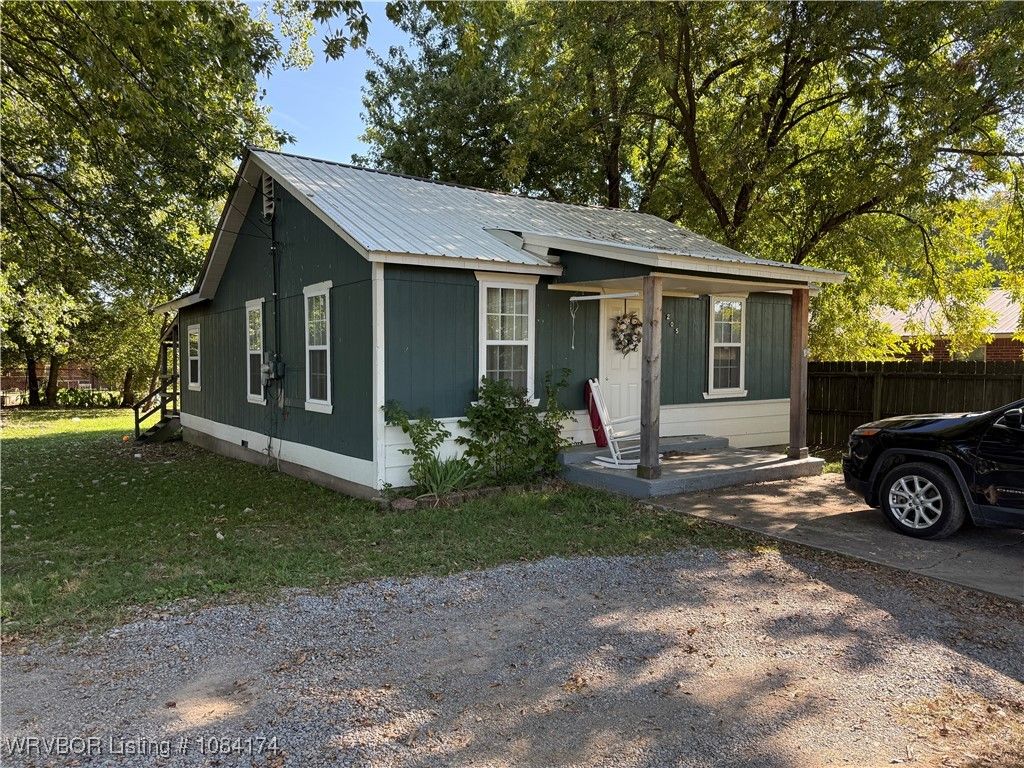 205 W Port Arthur Avenue, Sallisaw, OK 74955