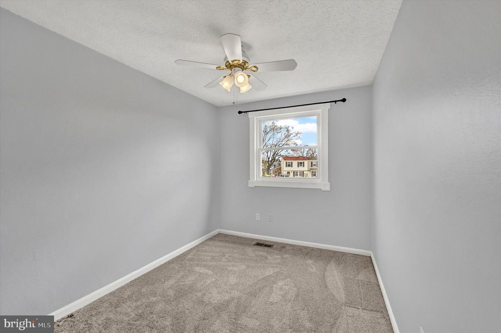 Image 11 of property listing at 128 RAVENSWOOD CT, Joppa, MD 21085