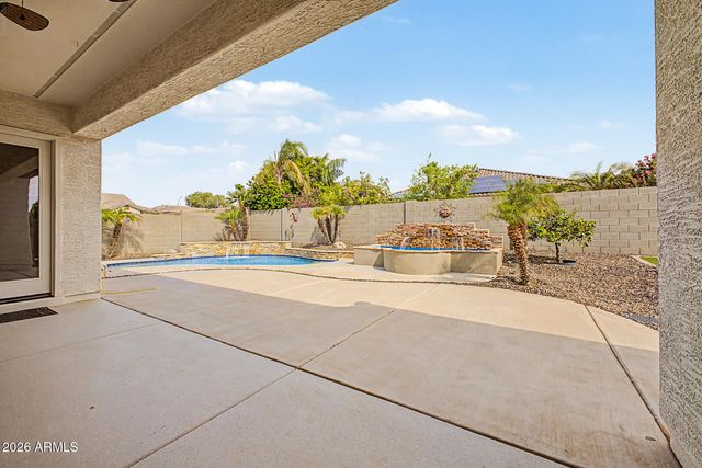 18418 W CINNABAR Avenue, Waddell, AZ 85355