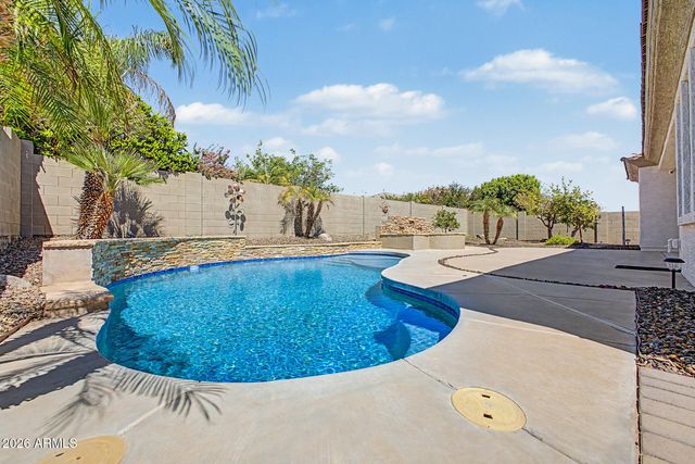18418 W CINNABAR Avenue, Waddell, AZ 85355