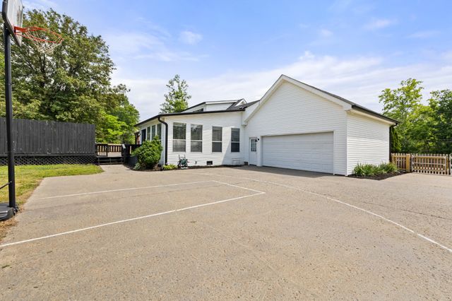510 Deshea Creek Rd, Gallatin, TN 37066