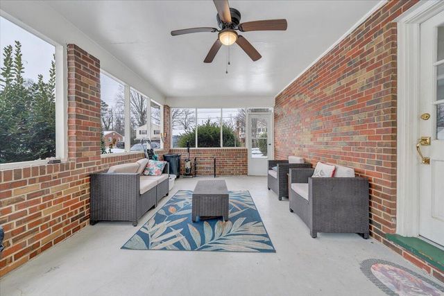 1685 Sigmon RD, Roanoke, VA 24017