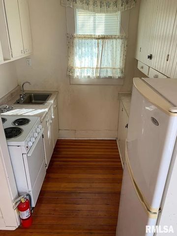 421 E 7TH Street, Davenport, IA 52803