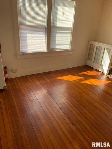 421 E 7TH Street, Davenport, IA 52803