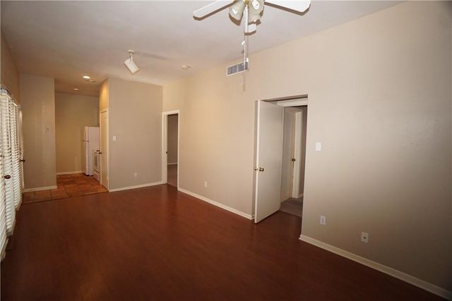 712 Graham PL 203, Austin, TX 78705