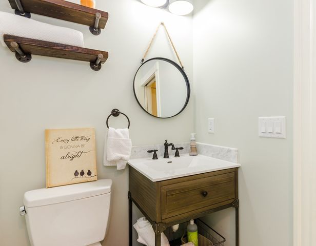 5 Gould St, Wakefield, MA 01880