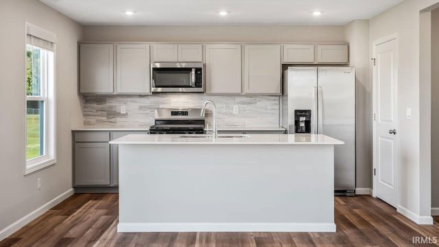 2881 Greenacre Court, Warsaw, IN 46582