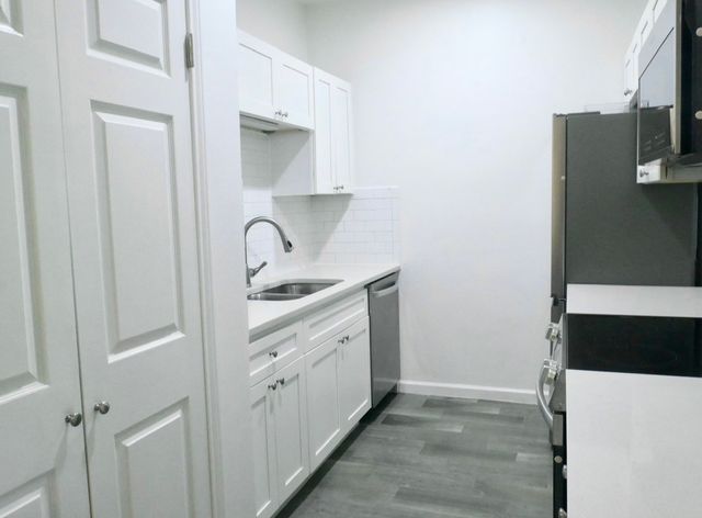 9600 Royal Lane 202, Dallas, TX 75243