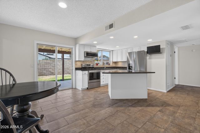 6122 W CAROL ANN Way, Glendale, AZ 85306